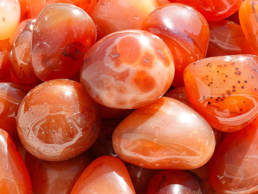 Karneol Schmuck: Stilvoll und energetisch kombinierbar
