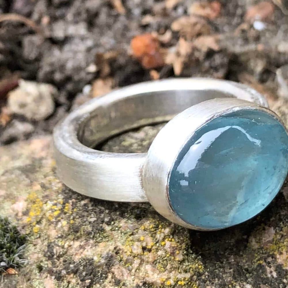 Edelsteinringe kaufen – Eleganz und Magie spüren
