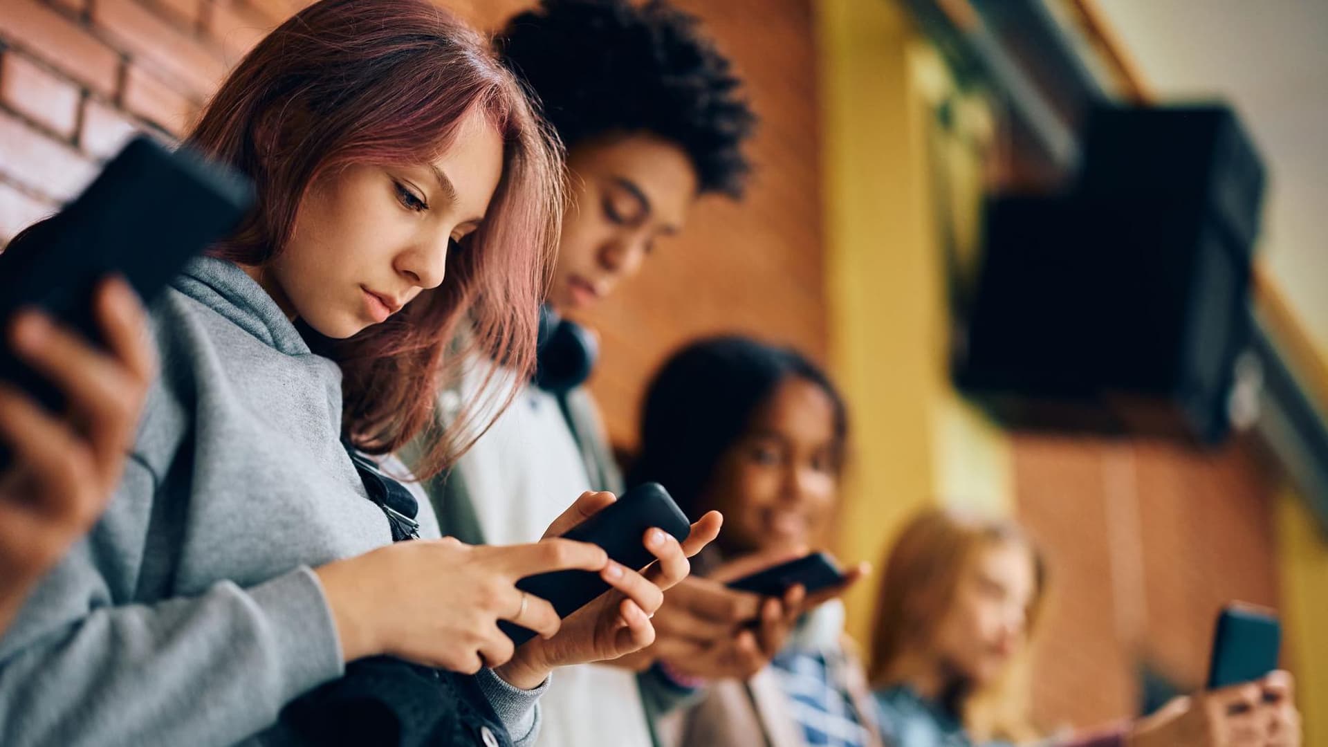 Schulischer Ablauf neu gedacht – FreeLock-Taschen ermöglichen sichere Smartphone-Aufbewahrung am Schultag