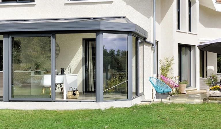 Eine Veranda Terrasse - der perfekte Ort, um den Sommer zu genießen